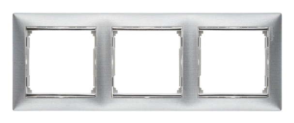 Рамка 3 поста VALENA, алюминий матовый / серебряный штрих